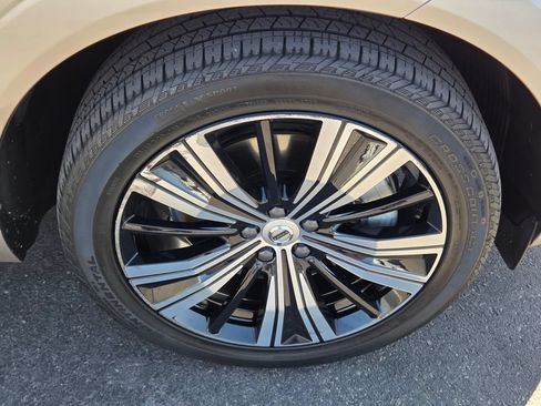 Used 2023 Volvo XC60 T8 Plus AWD/4WD image 9