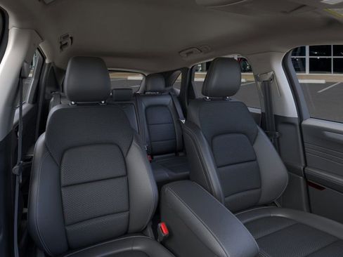 Used 2025 Ford Escape SE image 18