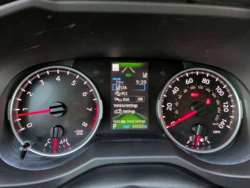 Used 2022 Toyota RAV4 LE FWD image 16