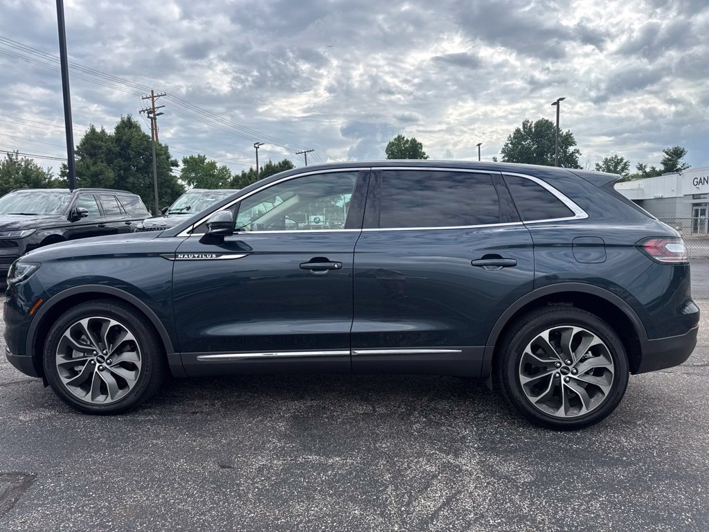 Used 2023 Lincoln Nautilus Reserve AWD/4WD image 7