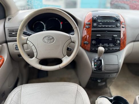 Used 2007 Toyota Sienna XLE Limited FWD image 5