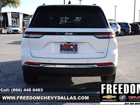 Used 2024 Jeep Grand Cherokee Laredo image 36