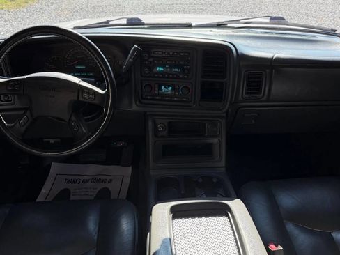 Used 2005 GMC Sierra 2500 SLT w/ Heavy-Duty Power Package image 16