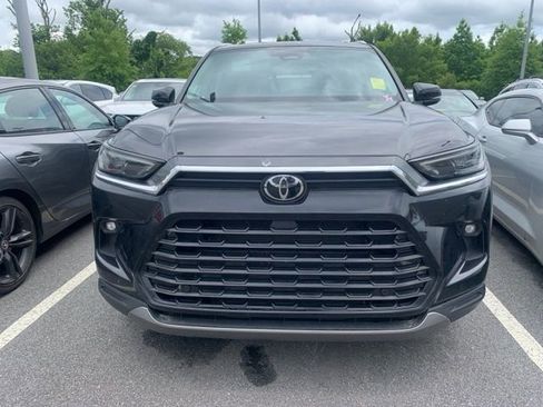 Used 2024 Toyota Grand Highlander FWD image 2