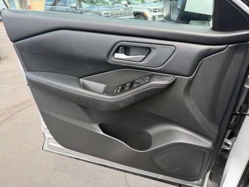 Used 2025 Nissan Rogue SV FWD image 18