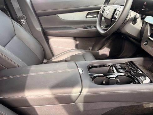 Used 2025 Nissan Murano SL AWD/4WD image 11