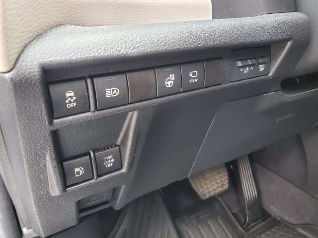 Used 2024 Toyota Sienna Platinum FWD image 23