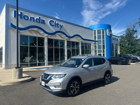 Used 2019 Nissan Rogue SV w/ Premium Package AWD/4WD image 2