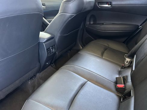 Used 2024 Toyota Corolla Cross XLE FWD image 25