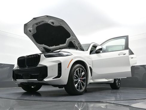 Used 2026 BMW X5 xDrive50e w/ M Sport Package AWD/4WD image 41