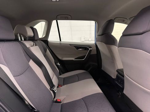 Used 2020 Toyota RAV4 XLE FWD image 29