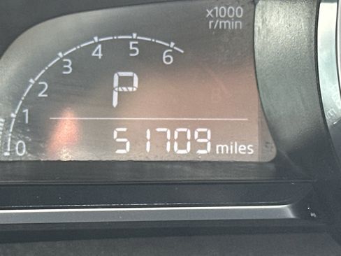 Used 2020 Toyota Yaris XLE image 21