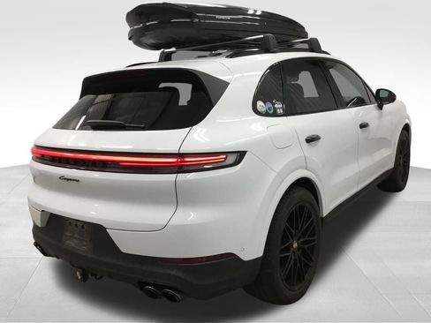Used 2024 Porsche Cayenne AWD/4WD image 38