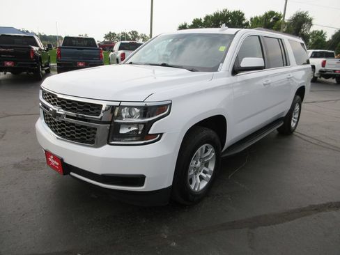 Used 2018 Chevrolet Suburban LT RWD image 11