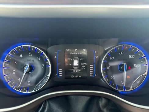 Used 2022 Chrysler Voyager LX FWD image 16