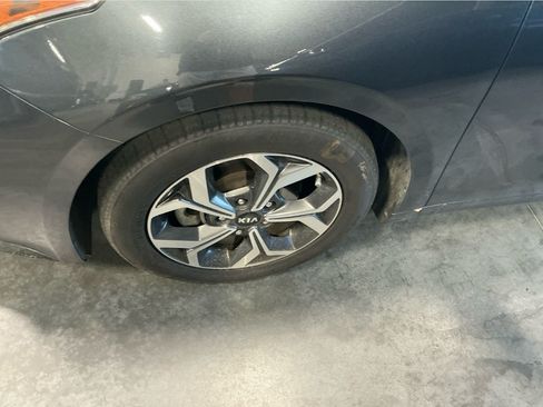 Used 2020 Kia Forte LXS FWD image 7