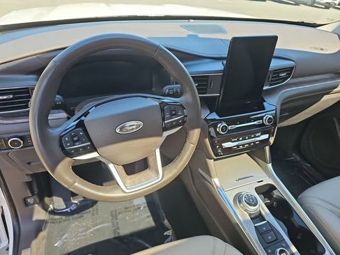 Used 2023 Ford Explorer Platinum w/ Technology Package AWD/4WD image 16
