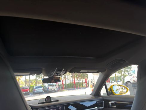 Used 2018 Porsche Panamera 4 image 29