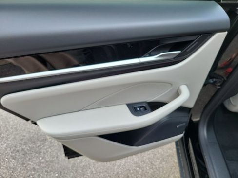 New 2026 Porsche Macan Electric image 21