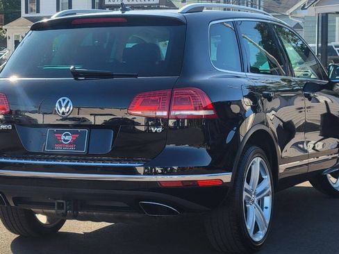 Used 2017 Volkswagen Touareg Executive AWD/4WD image 6