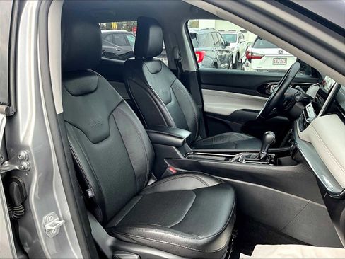 Used 2022 Jeep Compass Limited image 11