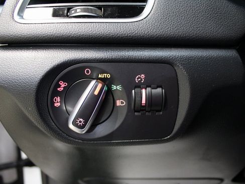 Used 2018 Audi Q3 2.0T Premium Plus w/ Premium Plus Package image 25