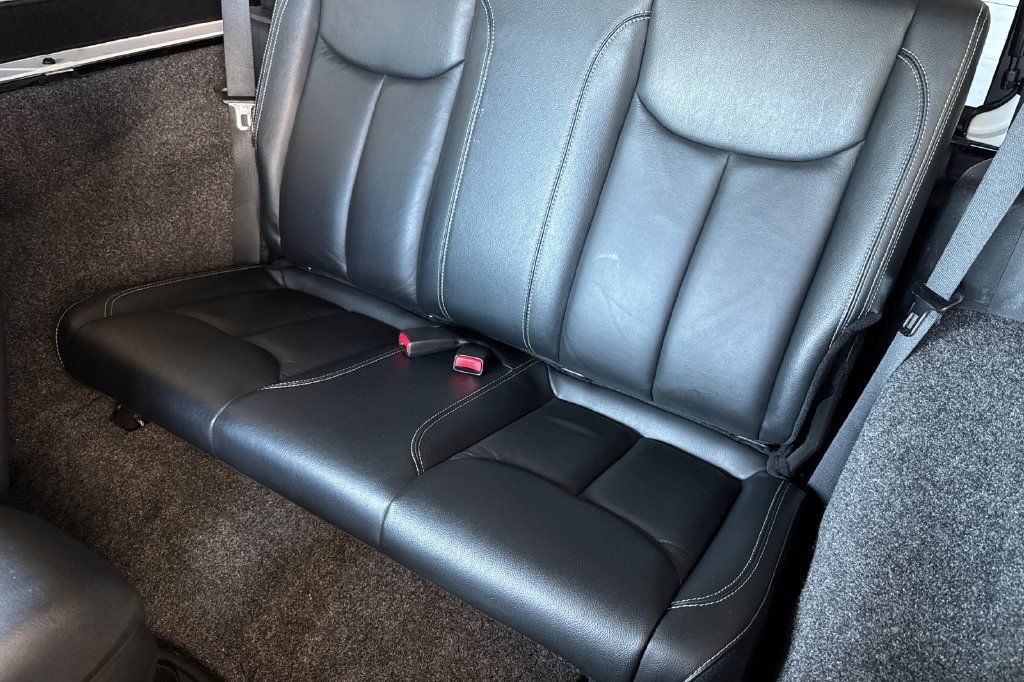 Used 2015 Jeep Wrangler Rubicon w/ Power Convenience Group AWD/4WD image 11