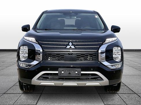 Used 2024 Mitsubishi Outlander SE image 3