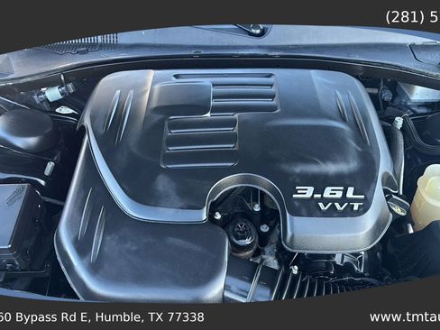 Used 2021 Chrysler 300 Touring w/ Sport Appearance Package RWD image 17