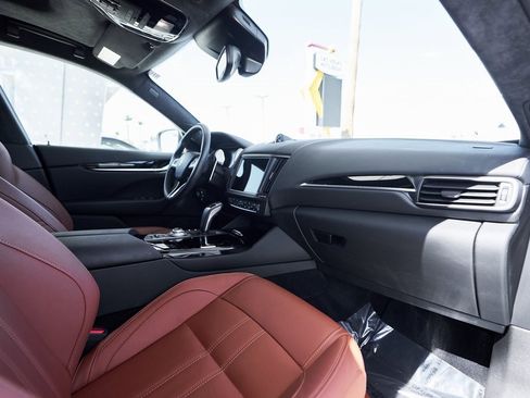 Used 2022 Maserati Levante Modena image 25