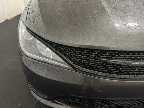 Used 2019 Chrysler Pacifica Touring Plus w/ Advanced Safetytec Group image 4