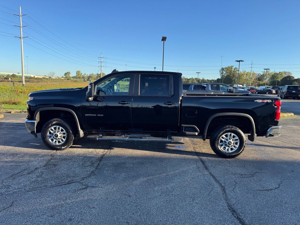 Used 2025 Chevrolet Silverado 2500 LT w/ Convenience Package AWD/4WD image 4