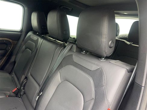 Used 2023 Land Rover Defender 130 X-Dynamic SE image 34