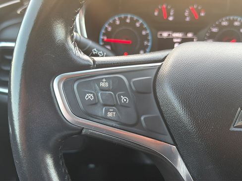 Used 2018 Chevrolet Equinox LT FWD image 17