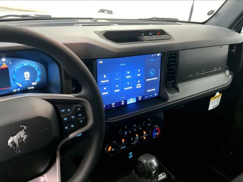 New 2025 Ford Bronco Base image 5