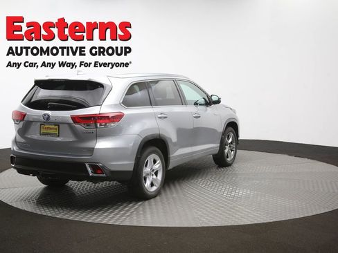 Used 2019 Toyota Highlander Limited w/ Carpet Mat Package (TMS) AWD/4WD image 46
