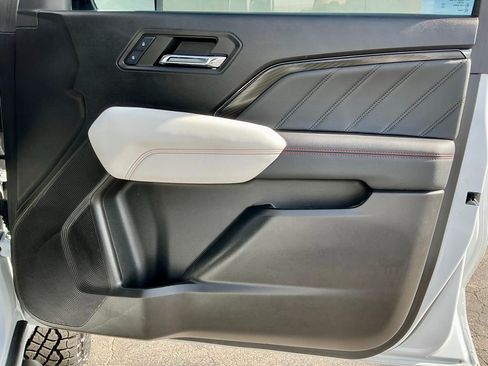 Used 2024 GMC Canyon AT4X image 23