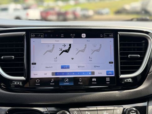 Used 2026 Chrysler Pacifica Select FWD image 39