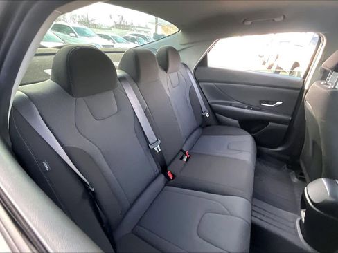 Used 2024 Hyundai Elantra SE image 28