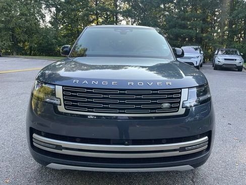 Used 2025 Land Rover Range Rover SE AWD/4WD image 3