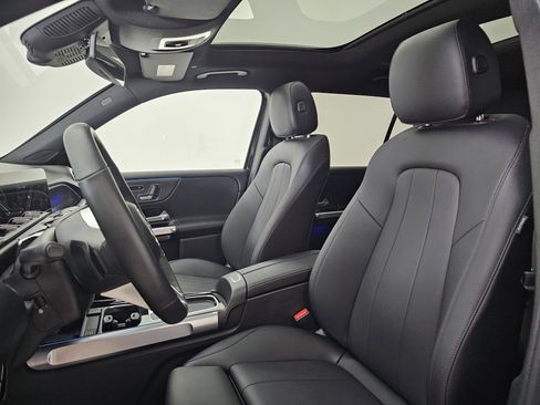 Certified 2025 Mercedes-Benz GLB 250 4MATIC image 9