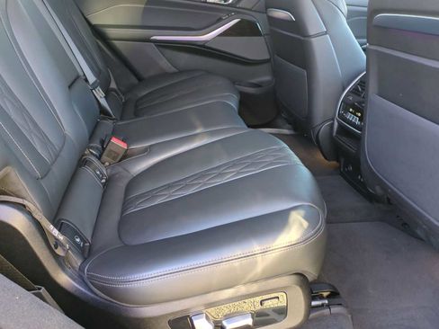 Used 2025 BMW X7 xDrive40i image 28
