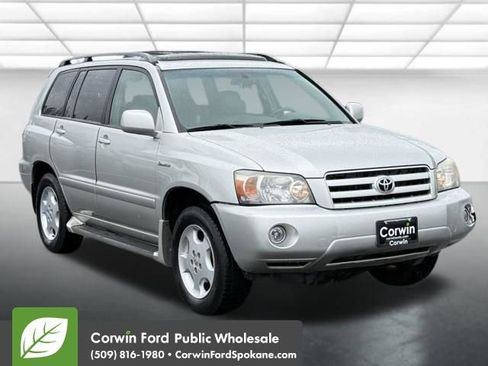 Used 2005 Toyota Highlander 4WD V6 w/ 3rd Row image 1