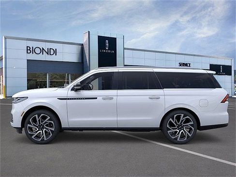 New 2026 Lincoln Navigator L Black Label AWD/4WD image 3