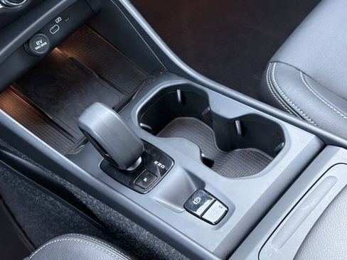 Certified 2025 Volvo XC40 B5 Core image 26