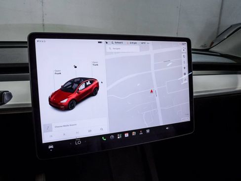 Used 2022 Tesla Model Y Long Range AWD/4WD image 25