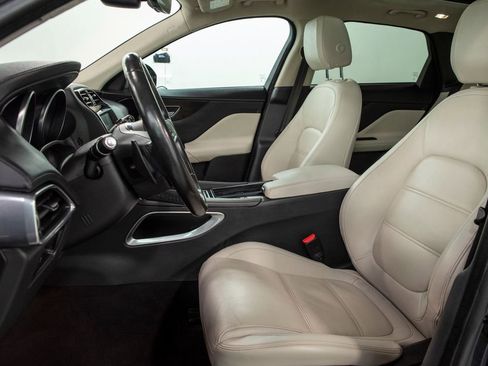 Used 2020 Jaguar F-PACE Prestige image 9