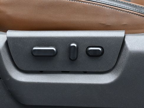 Used 2016 Ford F350 Platinum w/ FX4 Off-Road Package image 10