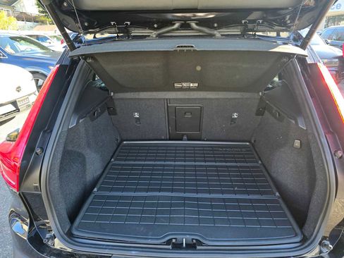 Used 2024 Volvo XC40 B5 Plus w/ Climate Package image 14