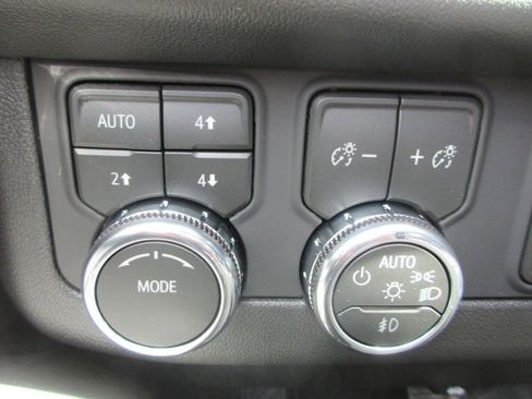 New 2026 GMC Yukon Elevation w/ Elevation Premium Package AWD/4WD image 17